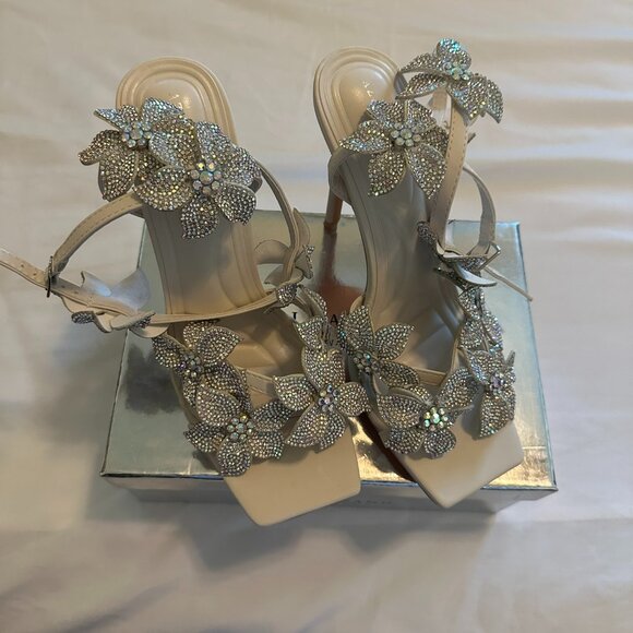Azalea Wang “Romi” Ivory Rhinestone Floral Heels – Size 8 – New in Box - Picture 1 of 4